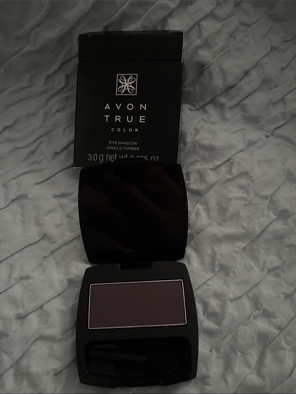 Avon Plum Single Eyeshadow Compact. NIB